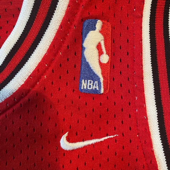 Michael Jordan #23 Basketball Jersey - Picture 5 of 9